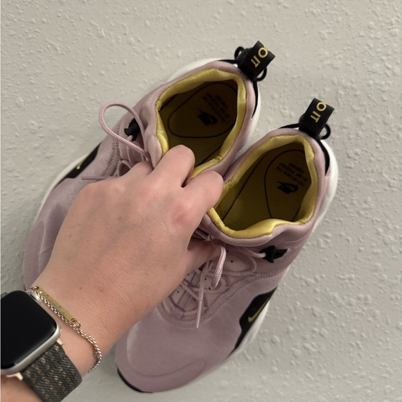 Nike Women’s Air Huarache Shoes - Picture 4 of 7